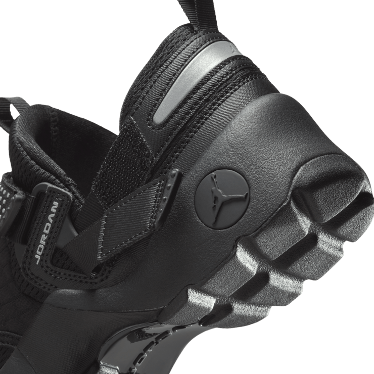 Jordan Trunner LX Triple Black (W) Angle 8