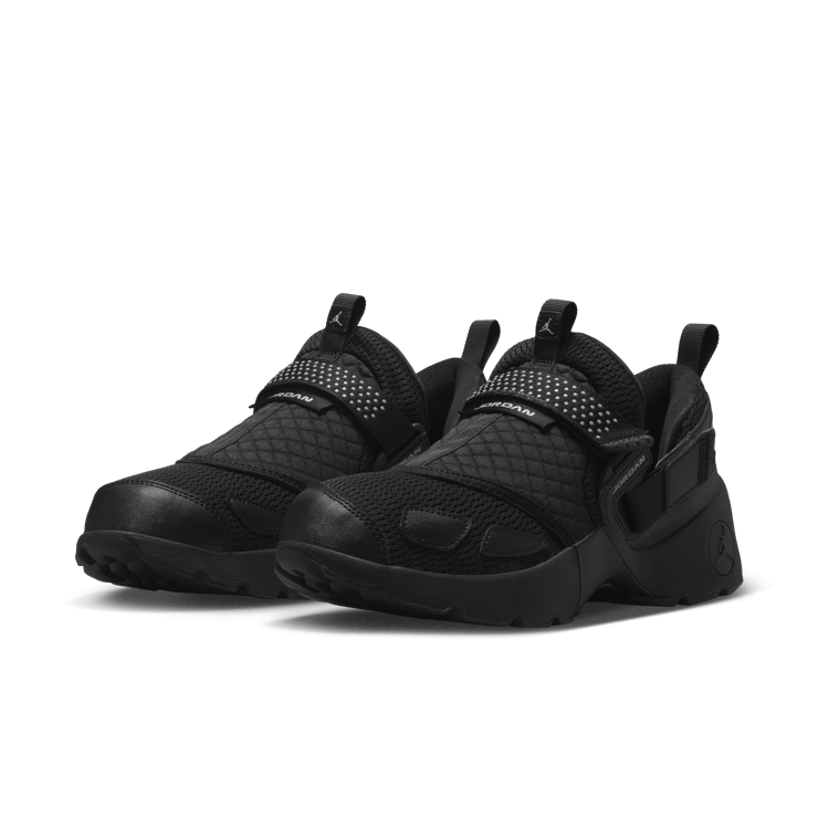 Jordan Trunner LX Triple Black (W) Angle 3