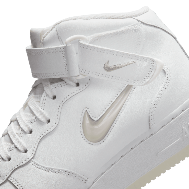 Nike Air Force 1 Mid Jewel Summit White Angle 8