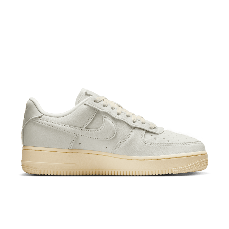 Nike Air Force 1 Low Sail Fur (W) Angle 4