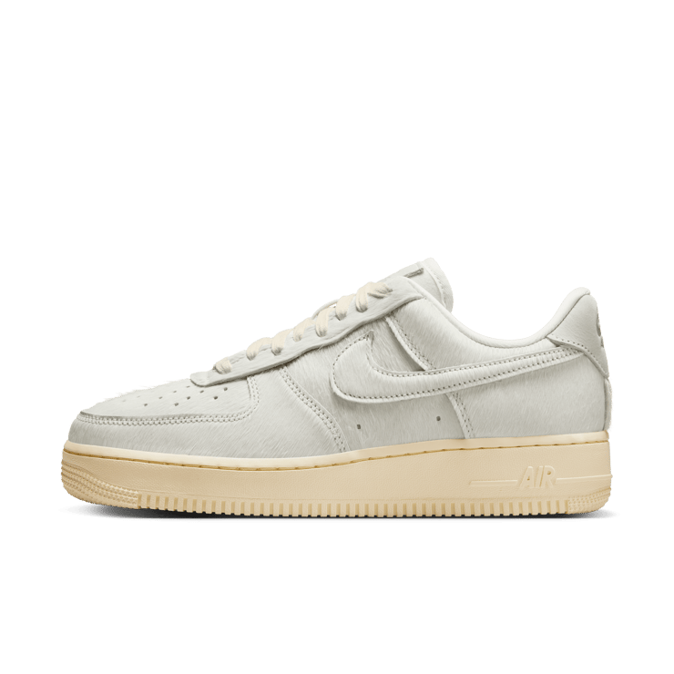 Nike Air Force 1 Low Sail Fur (W) Angle 3