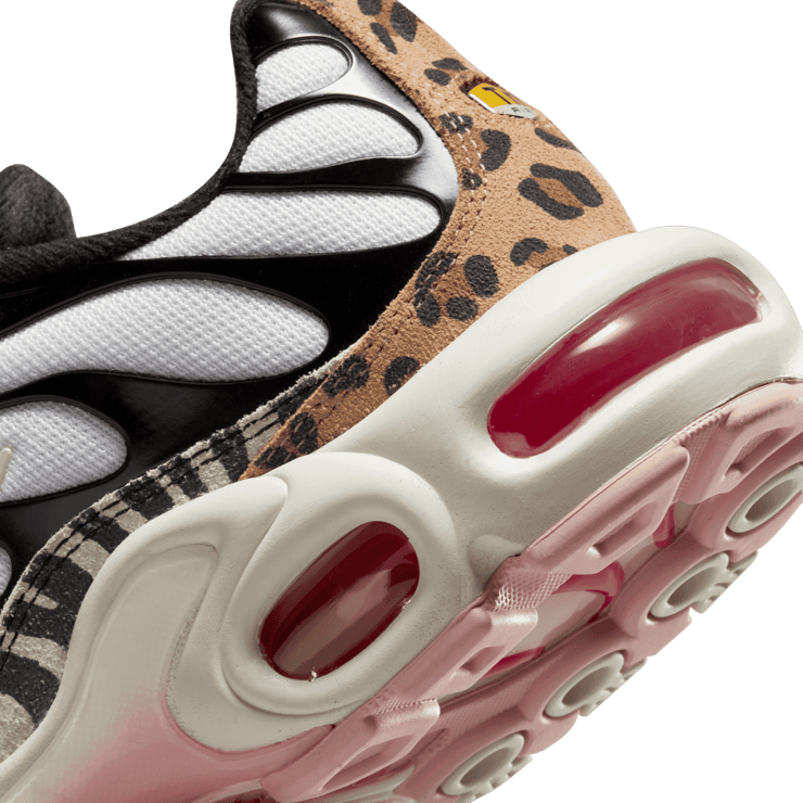 Nike Air Max Plus Animal (W) Angle 5