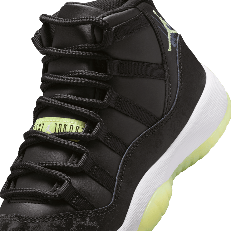 Air Jordan 11 Retro Black Dark Raisin (GS) Angle 10
