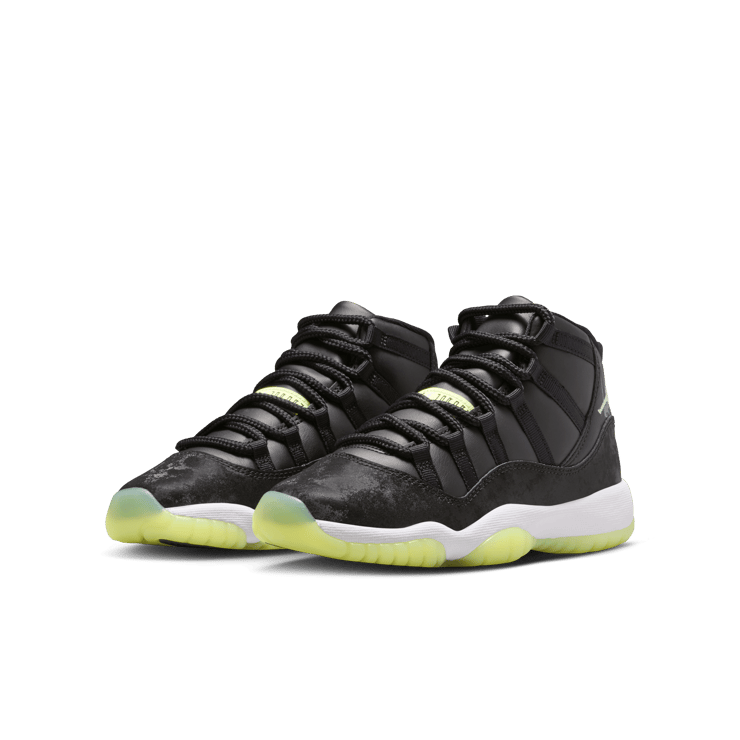 Air Jordan 11 Retro Black Dark Raisin (GS) Angle 3