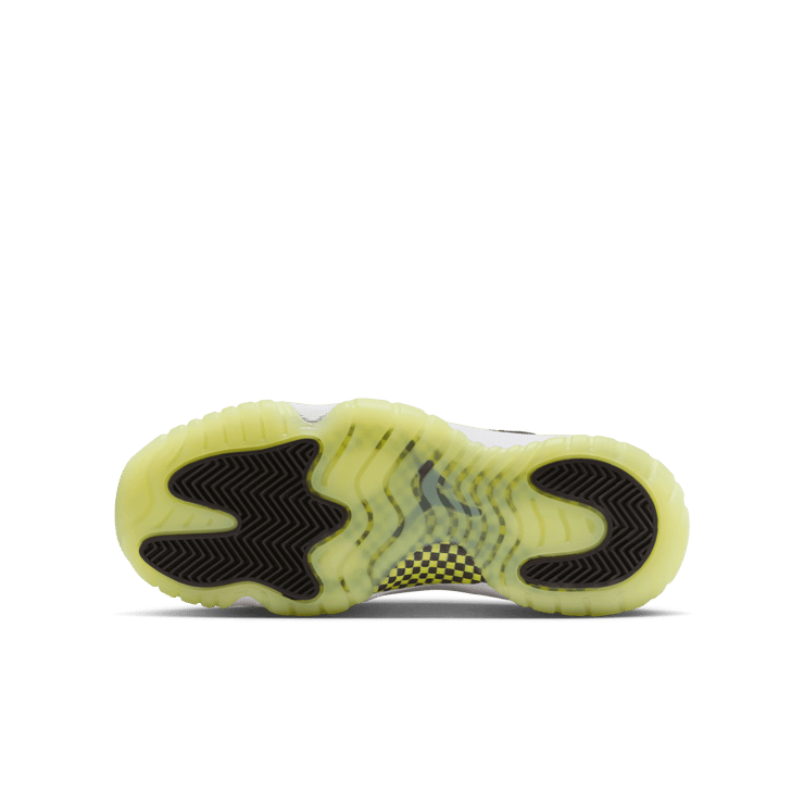 Air Jordan 11 Retro Black Dark Raisin (GS) Angle 4