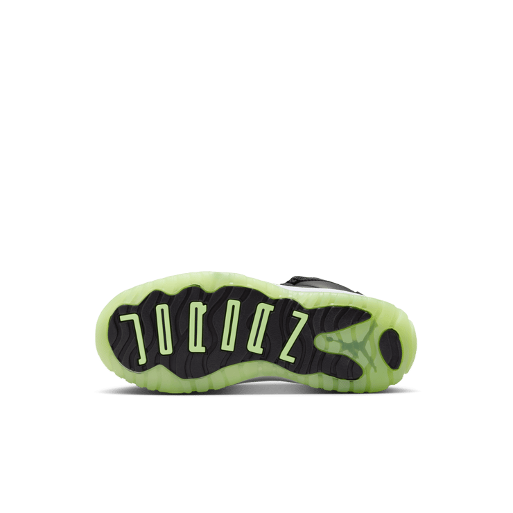 Air Jordan 11 Retro Black Dark Raisin (PS) Angle 5