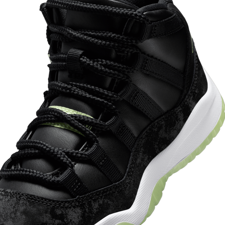 Air Jordan 11 Retro Black Dark Raisin (PS) Angle 12