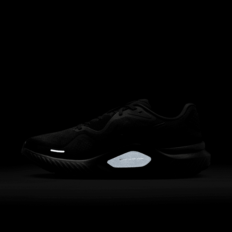 Nike Structure 26 Black Anthracite Angle 6