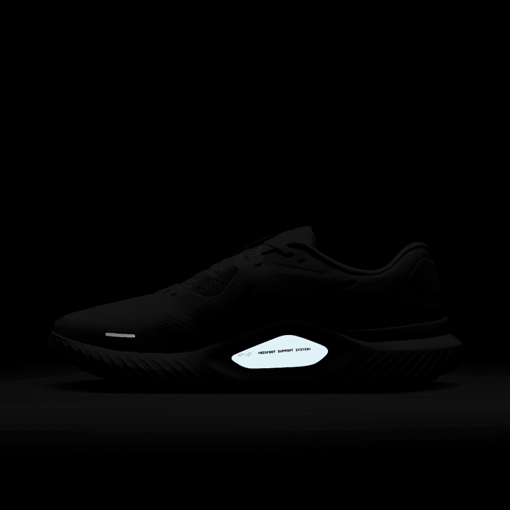 Nike Structure 26 White Black Angle 6