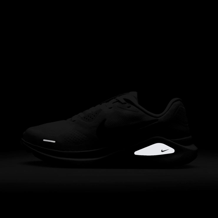 Nike Structure 26 White Black (W) Angle 0