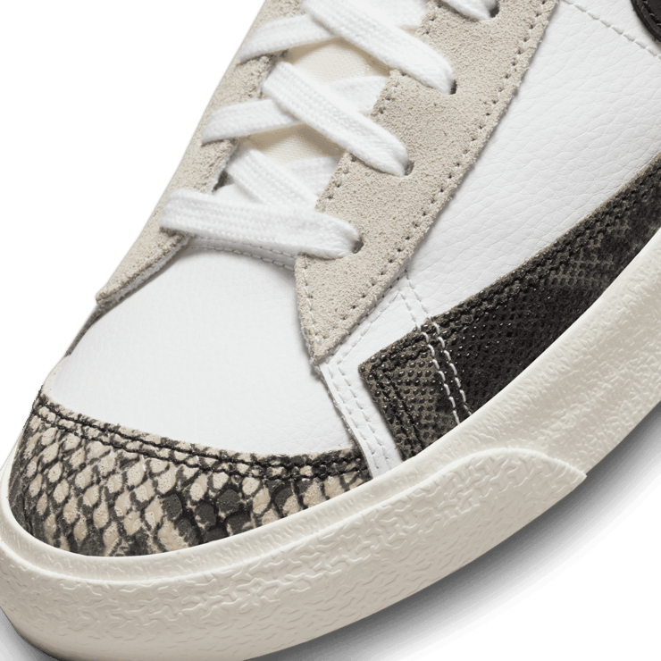 Nike Blazer Mid 77 Vintage Animal Angle 4