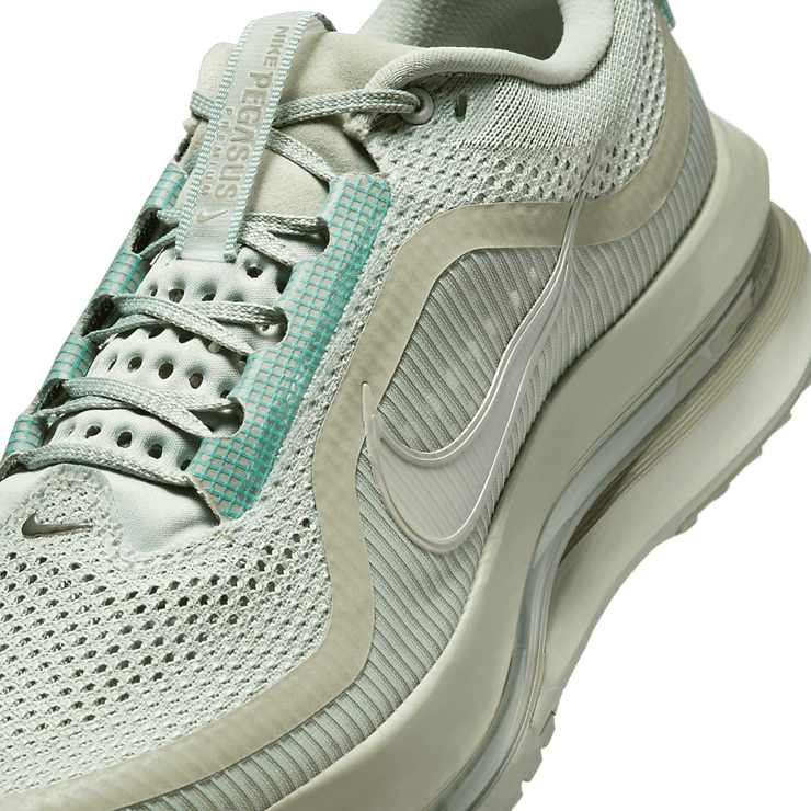 Nike Pegasus Premium Jade Horizon Angle 3