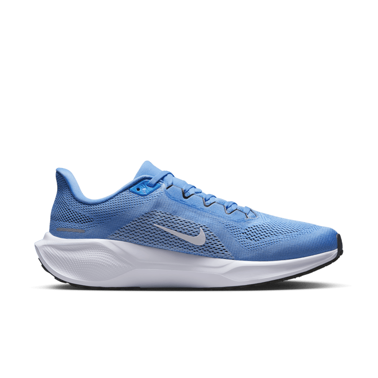 Nike Pegasus 41 NCAA UNC Angle 4