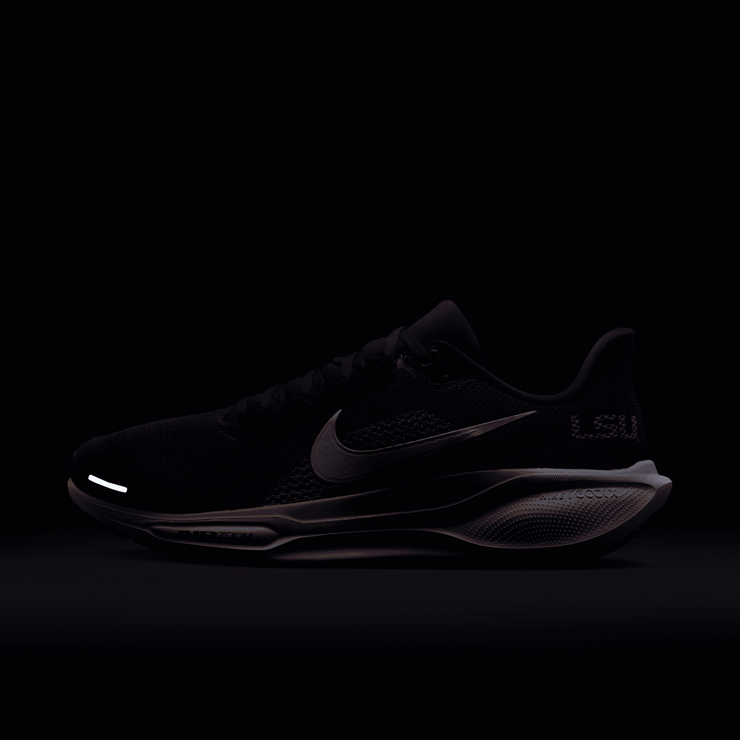 Nike Pegasus 41 NCAA LSU Angle 3