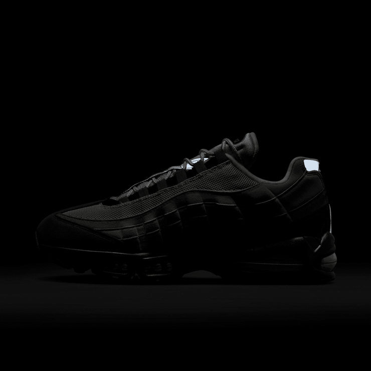 Nike Air Max 95 OG Bright Mandarin 2.0 Angle 3