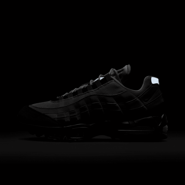 Nike Air Max 95 OG Bright Mandarin 2.0 Angle 2