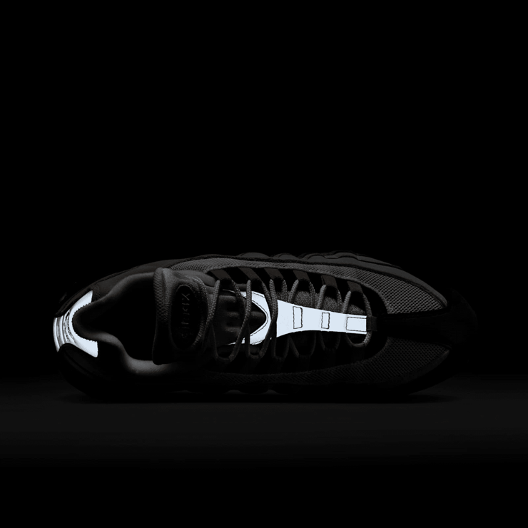 Nike Air Max 95 OG Bright Mandarin 2.0 Angle 1