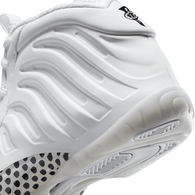 Nike Air Foamposite One Triple White (GS) Angle 2