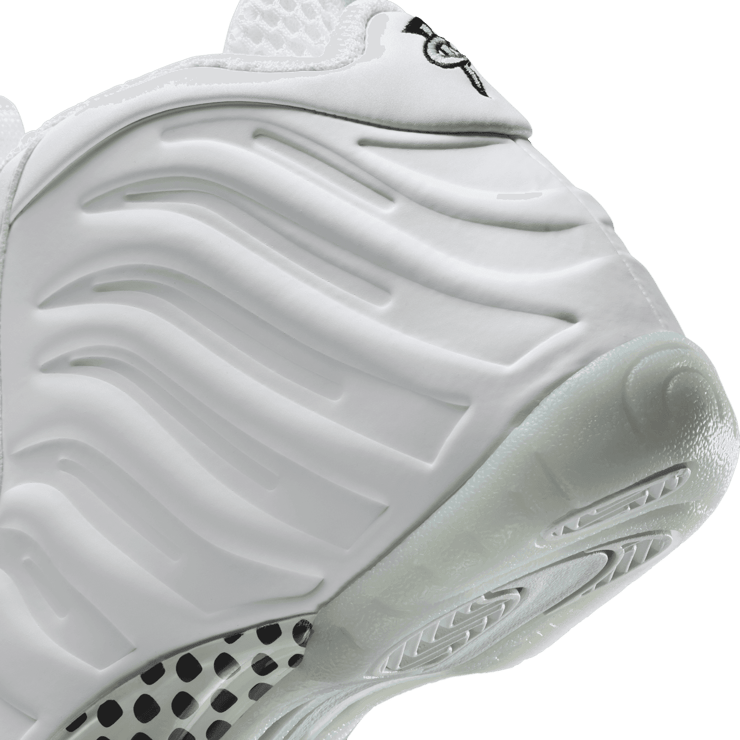 Nike Air Foamposite One Triple White (PS) Angle 5