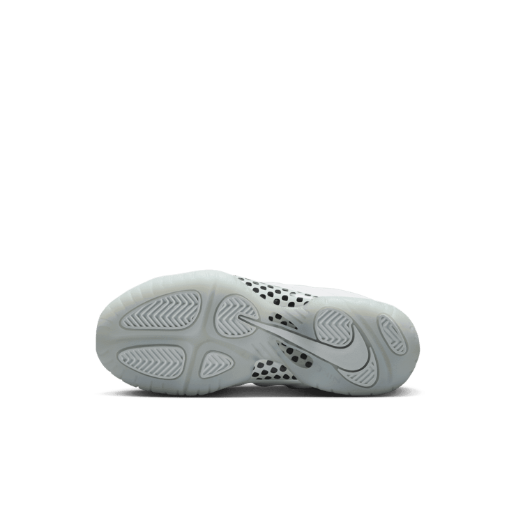 Nike Air Foamposite One Triple White (PS) Angle 4