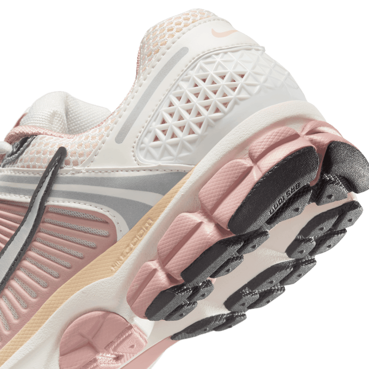 Nike Zoom Vomero 5 Sail Particle Pink (W) Angle 4