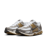 Nike Zoom Vomero 5 Metallic Pewter Parachute Beige Angle 3