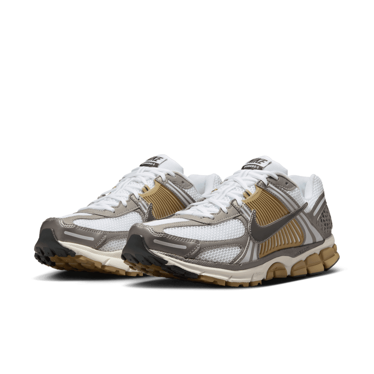 Nike Zoom Vomero 5 Metallic Pewter Parachute Beige Angle 3