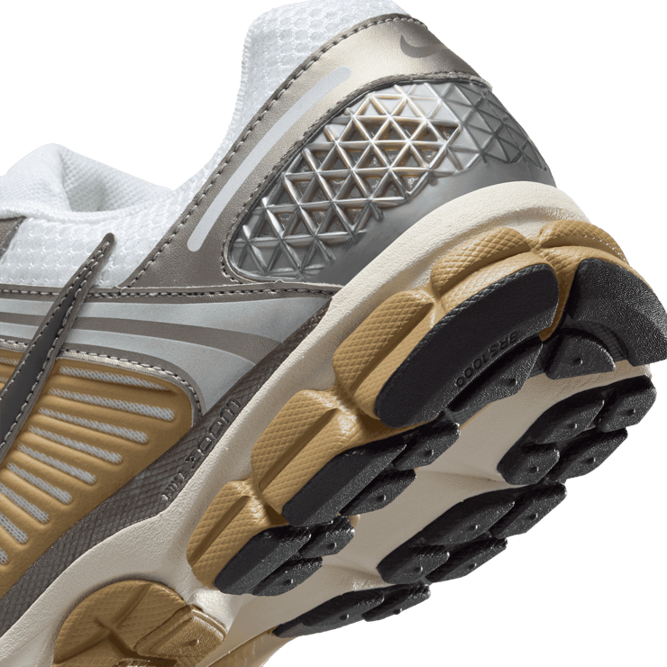 Nike Zoom Vomero 5 Metallic Pewter Parachute Beige Angle 7