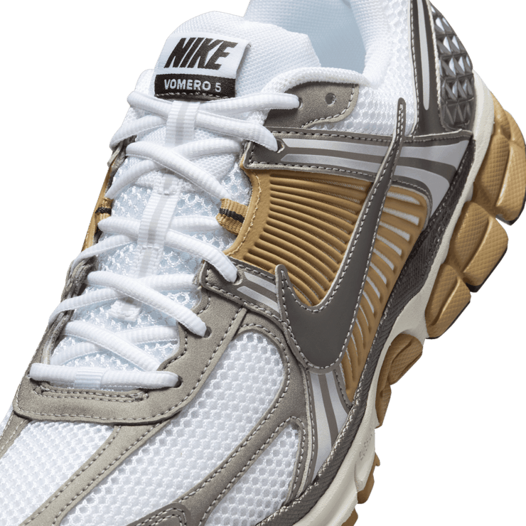 Nike Zoom Vomero 5 Metallic Pewter Parachute Beige Angle 5