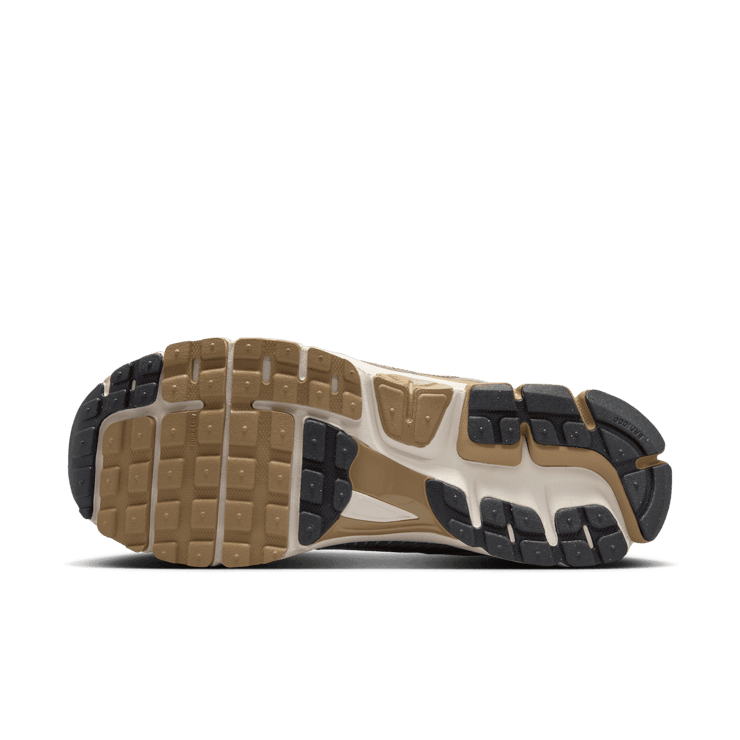 Nike Zoom Vomero 5 Metallic Pewter Parachute Beige Angle 4