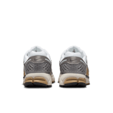 Nike Zoom Vomero 5 Metallic Pewter Parachute Beige Angle 1