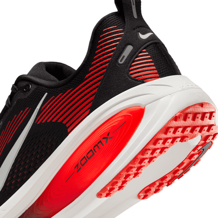 Nike Vomero 18 Black Bright Crimson Angle 5