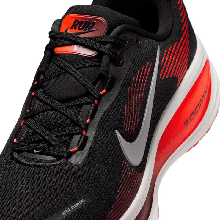 Nike Vomero 18 Black Bright Crimson Angle 4