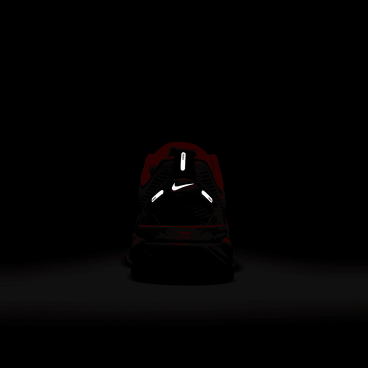 Nike Vomero 18 Bright Crimson Hyper Pink (W) Angle 1