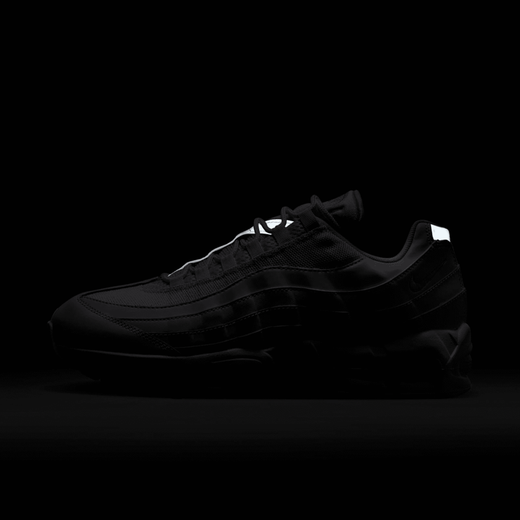 Nike Air Max 95 OG Triple White Angle 1