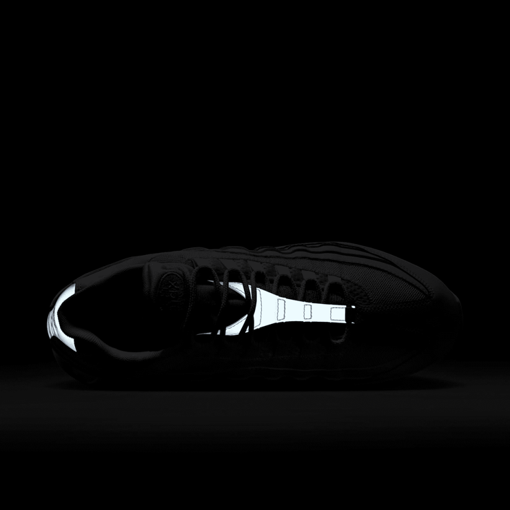 Nike Air Max 95 OG Triple White Angle 3