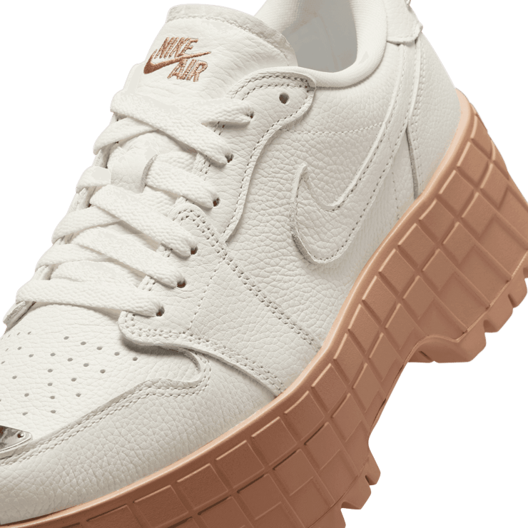 Air Jordan 1 Brooklyn Low White Light Madder Root (W) Angle 3