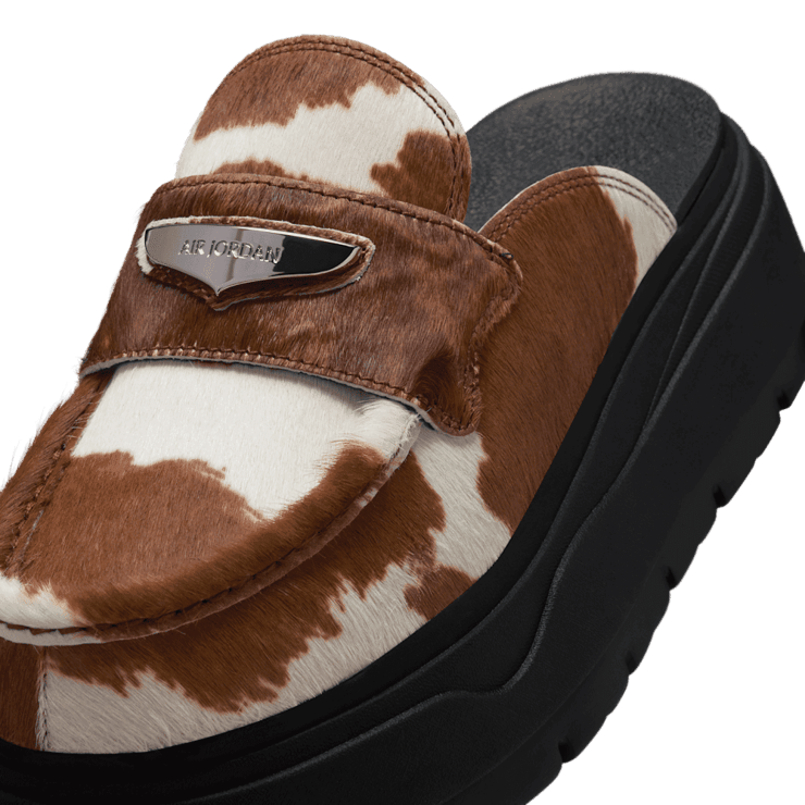 Air Jordan Mule Cowprint (W) Angle 1