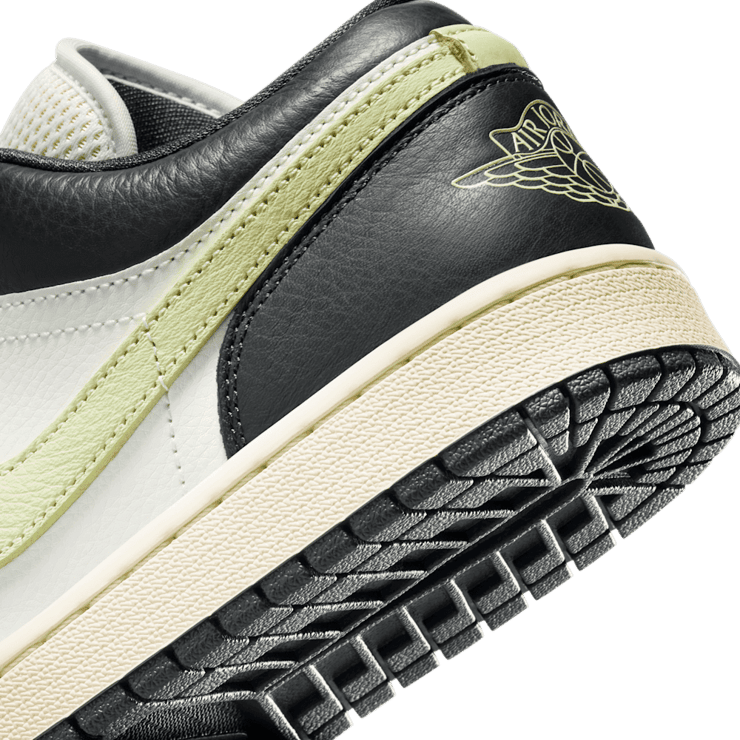 Air Jordan 1 Low SE Fall League (W) Angle 4