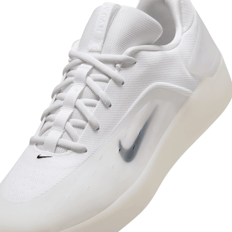 Nike SB Nyjah 4 White Black Angle 3