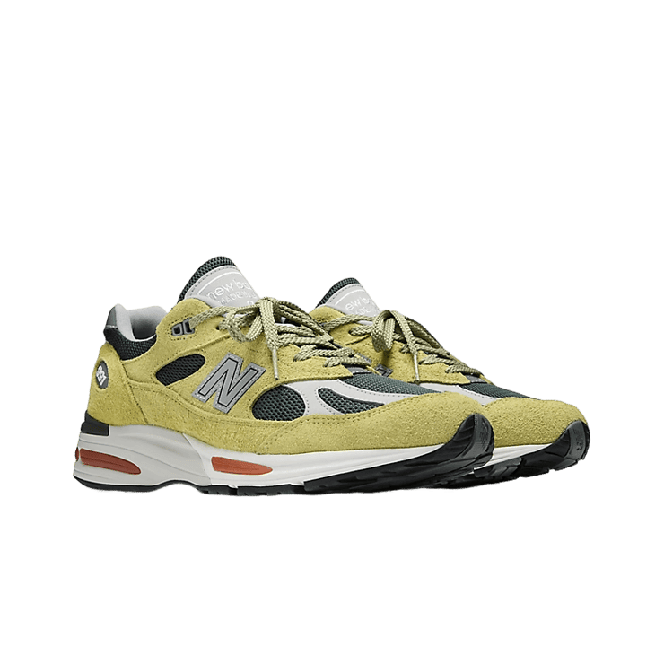 New Balance 991v2 MiUK Grape Sorbet Angle 2