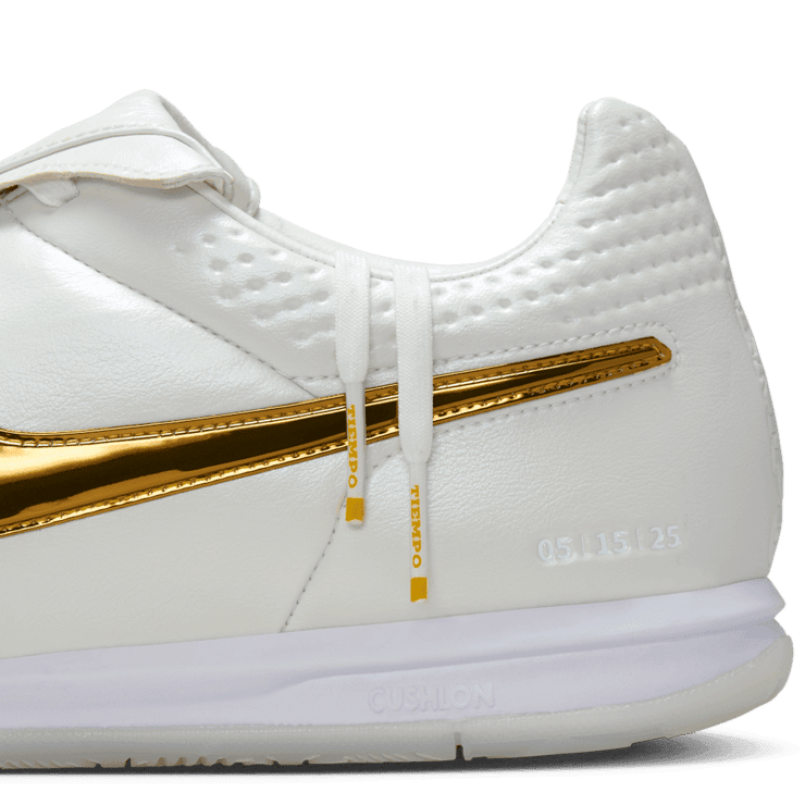 Nike Teimpo Legend Ronaldinho Touch of Gold Angle 6