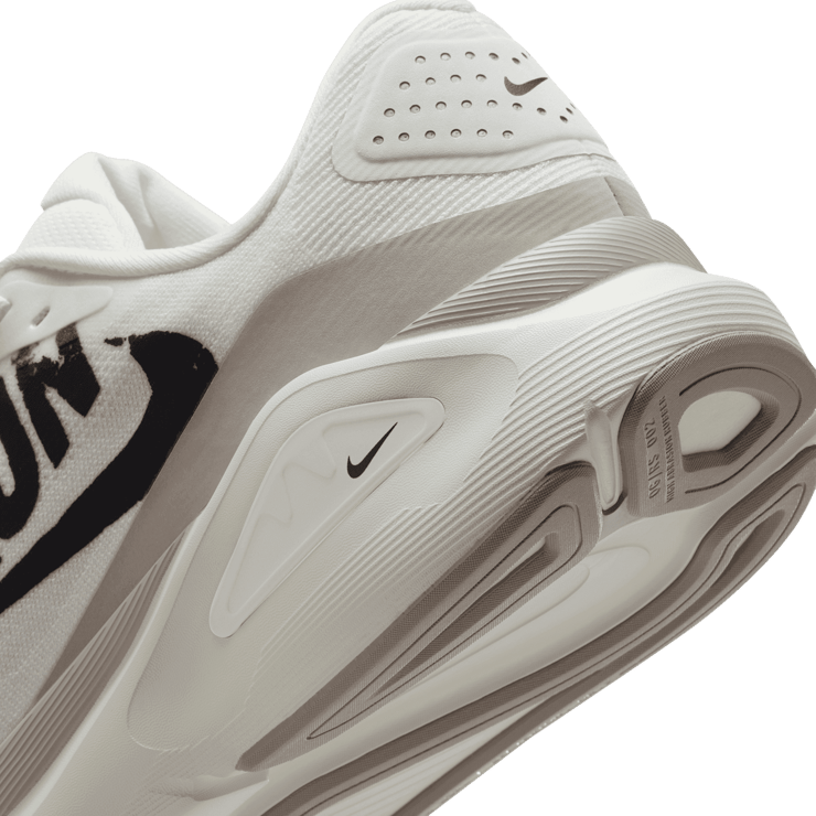 Nike Structure 26 Summit White Vast Grey Angle 1
