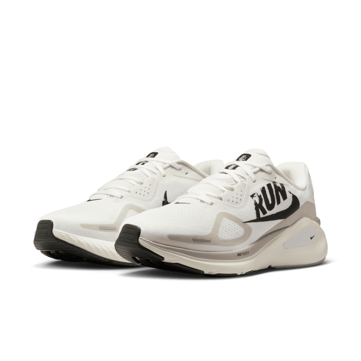 Nike Structure 26 Summit White Vast Grey Angle 0