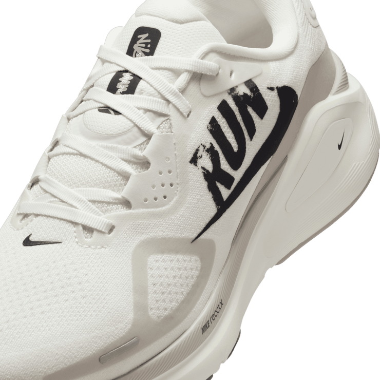 Nike Structure 26 Summit White Vast Grey Angle 2