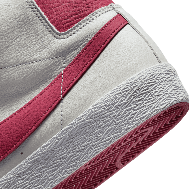 Nike SB Blazer Mid Sweet Beet Angle 5