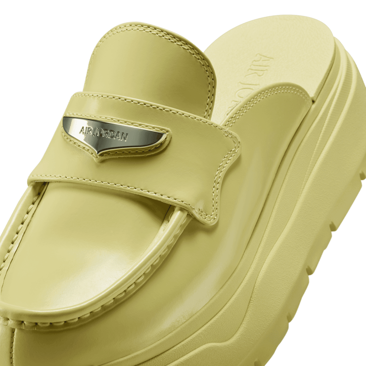 Air Jordan Mule Luminous Green (W) Angle 3