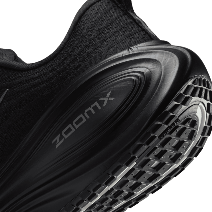 Nike Vomero Plus Black Metallic Dark Grey Angle 5