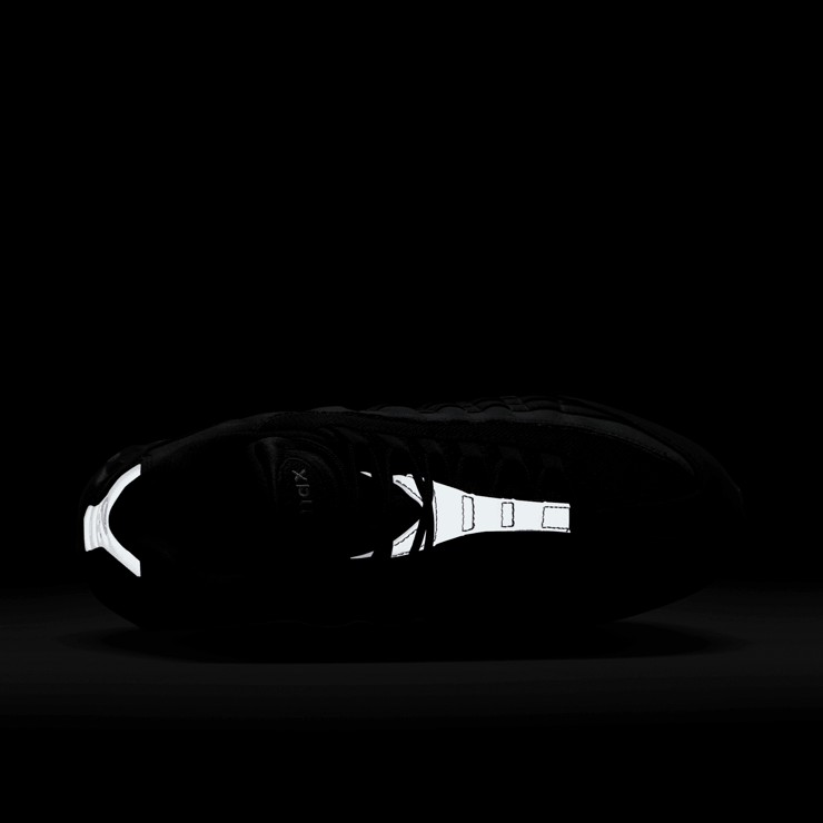 Nike Air Max 95 OG Black Vivid Purple Angle 6