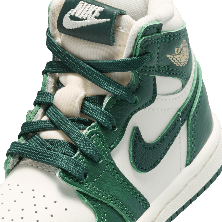 Air Jordan 1 Retro High OG Pale Ivory Pro Green (TD) Angle 8